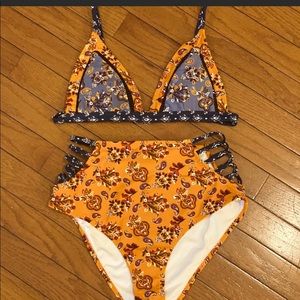 NWT Cupshe 2 Piece High Waist
Bikini Size Small